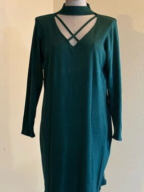 Long Sleeve Emerald Green Cutout V-Neck Dress